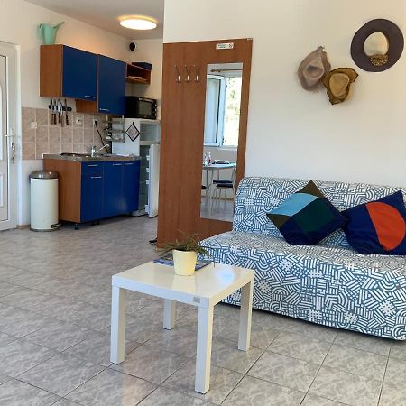 Solenta - Sunny & Bright Apartment Near Beach W Self Checkin Nečujam Extérieur photo